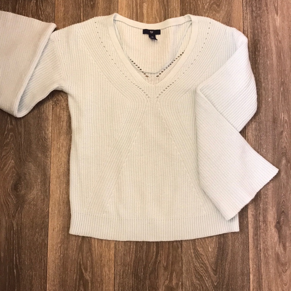 Gap sweater